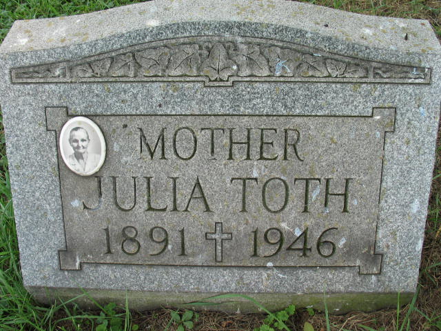 Julia Toth